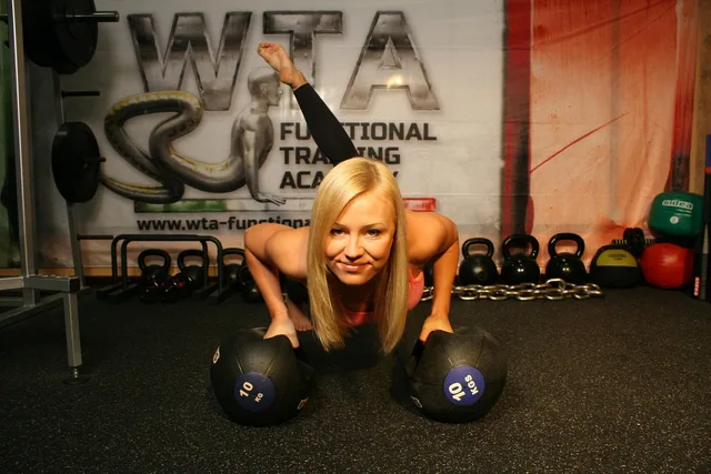 mobility, exercises, woman, work out, athletic training, sport, fitness, physical activity, movement, gym, welfare, instructor, pushups, medicine ball, trainer, physical activity, gym, pushups, pushups, pushups, pushups, pushups. Choosing reliable staff for a fitness studio: a paid trial and an observation sheet