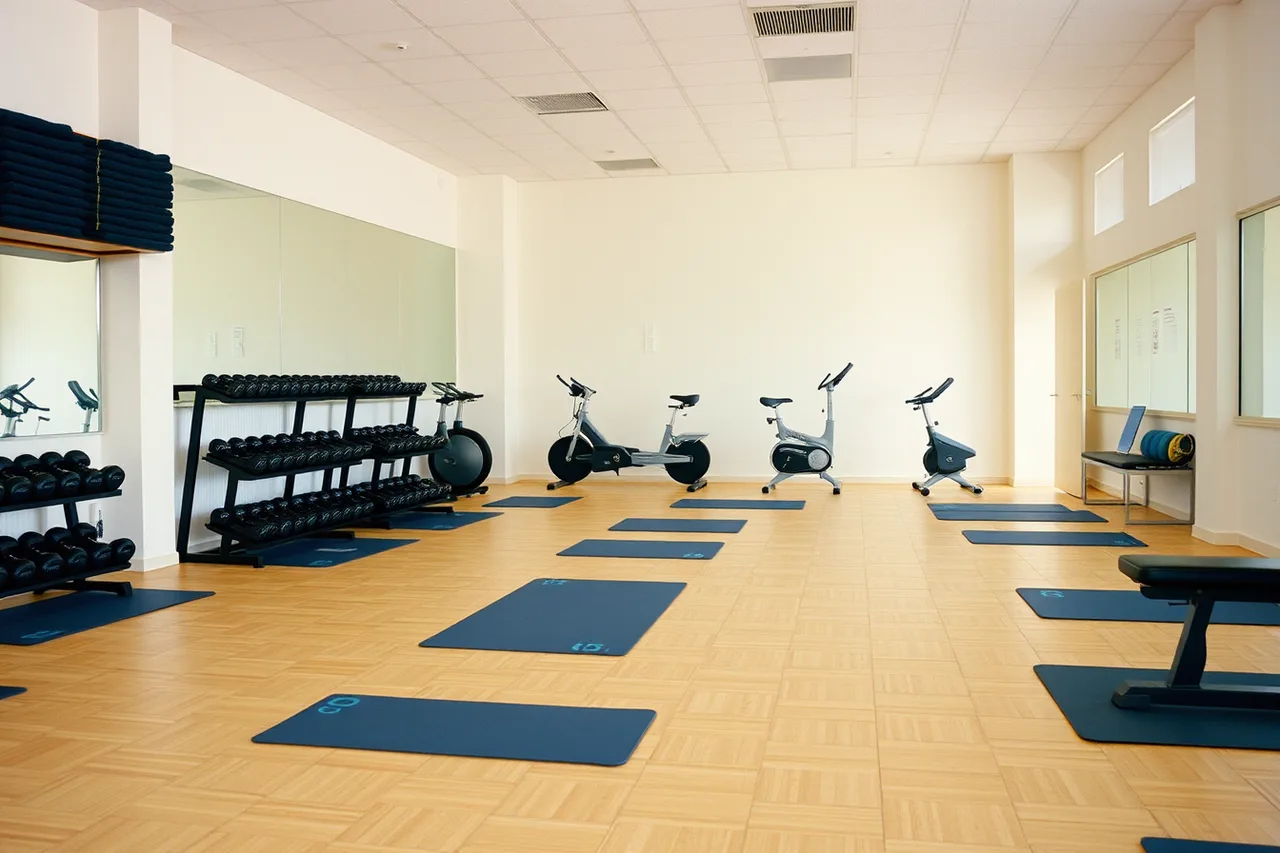 Fitness studio floor set up in neutral layout with stations aligned (Fitness studio team training checklist owners reuse)